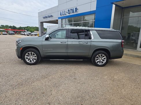 Certified 2023 Chevrolet Suburban Premier AWD/4WD image 2