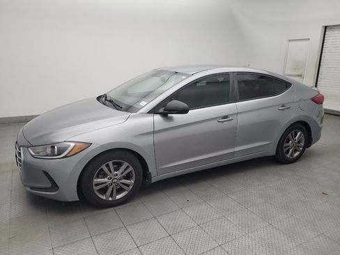 Used 2017 Hyundai Elantra SE FWD image 2