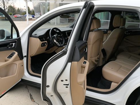 Used 2020 Porsche Macan image 34