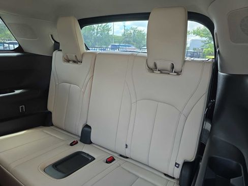Used 2023 INFINITI QX60 Luxe w/ Performance Audio Package FWD image 9
