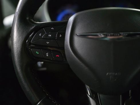 Used 2020 Chrysler Pacifica Touring w/ S Appearance Package image 22