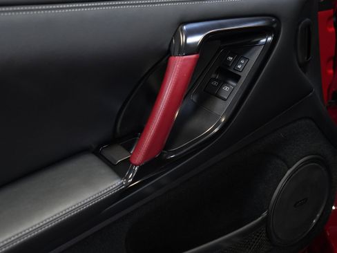 Used 2014 Nissan GT-R Premium image 23