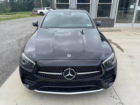 Used 2023 Mercedes-Benz E 350 4MATIC Sedan image 3