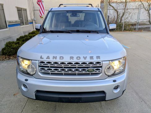 Used 2011 Land Rover LR4 HSE image 2