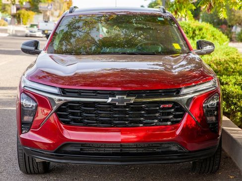 Used 2025 Chevrolet Trax RS image 3