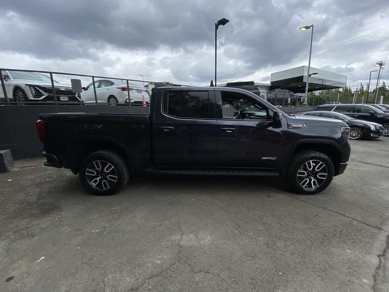 Used 2024 GMC Sierra 1500 AT4 w/ Technology Package AWD/4WD image 7