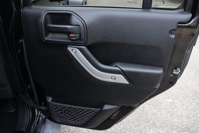 Used 2016 Jeep Wrangler Unlimited Sahara w/ Connectivity Group AWD/4WD image 26