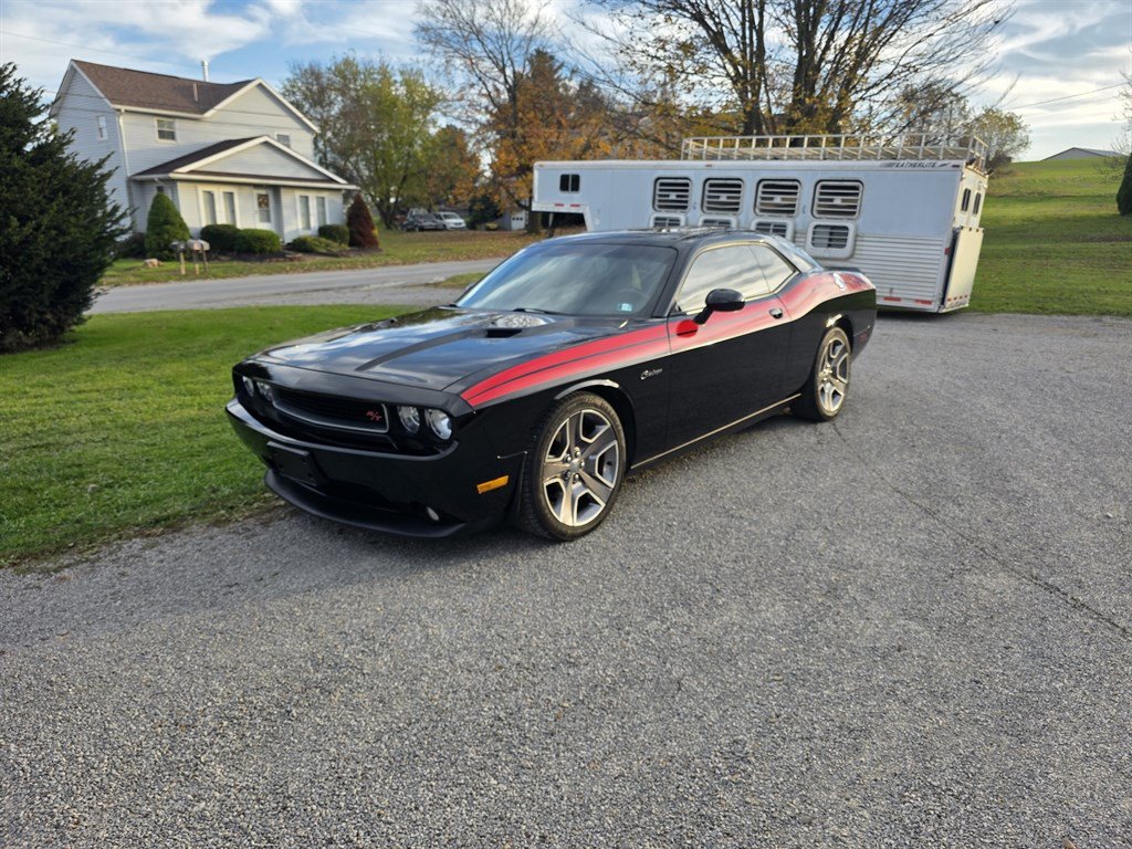 Used 2012 Dodge Challenger R/T RWD image 1