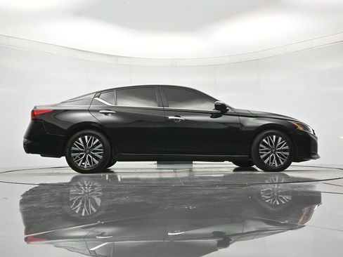 Used 2023 Nissan Altima 2.5 SV FWD image 39