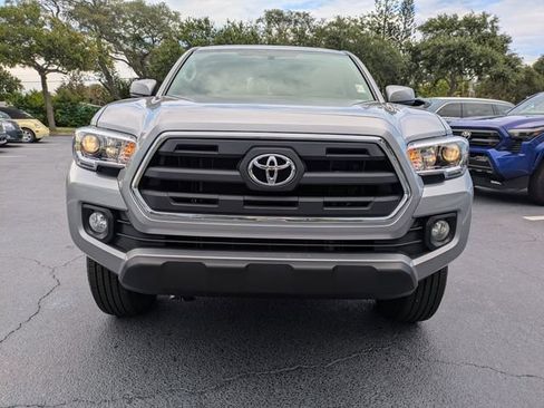 Used 2017 Toyota Tacoma SR5 w/ Tow Package RWD image 9
