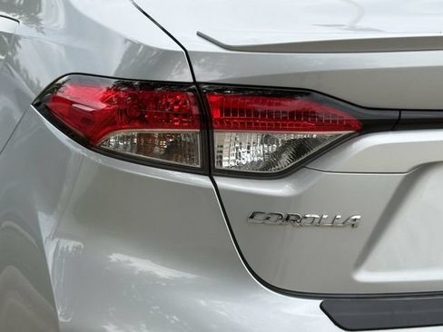 Used 2024 Toyota Corolla SE w/ SE Premium Package FWD image 6