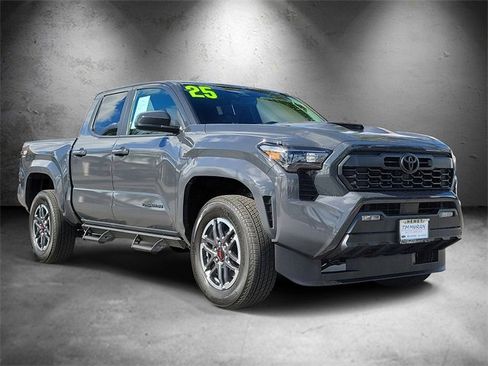 Used 2025 Toyota Tacoma TRD Sport image 2