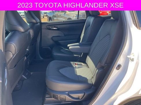 Used 2023 Toyota Highlander L image 19