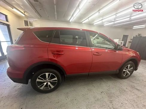 Used 2017 Toyota RAV4 XLE w/ Carpet Mat Package FWD image 4