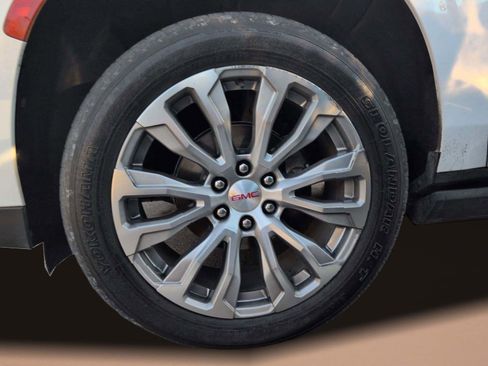 Used 2022 GMC Yukon XL Denali w/ Denali Premium Package image 3