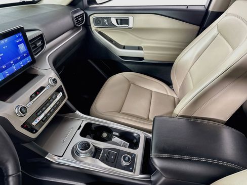 Used 2023 Ford Explorer XLT w/ Equipment Group 202A AWD/4WD image 25