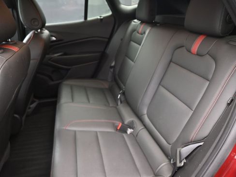 Used 2025 Chevrolet Trax RS w/ Sunroof Package image 23