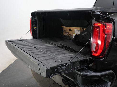 Used 2019 GMC Sierra 1500 Denali w/ Denali Ultimate Package AWD/4WD image 11