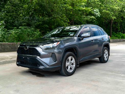 Used 2024 Toyota RAV4 XLE w/ Convenience Package FWD image 5
