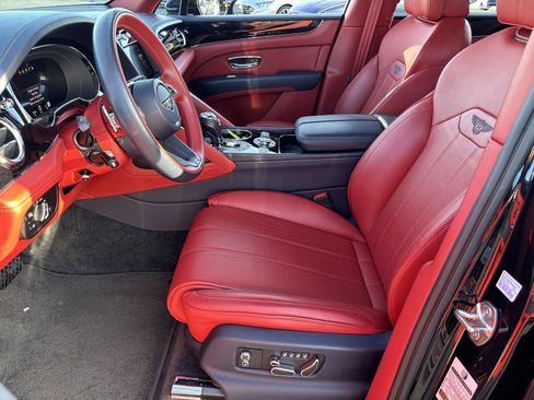 Used 2022 Bentley Bentayga image 9