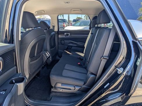 Used 2023 Kia Sorento LX image 9