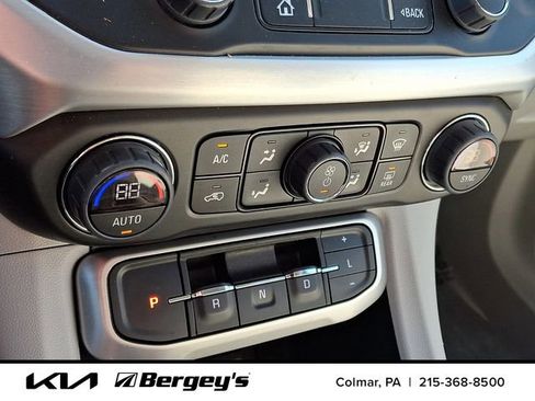 Used 2023 GMC Acadia SLT w/ Preferred Package image 18