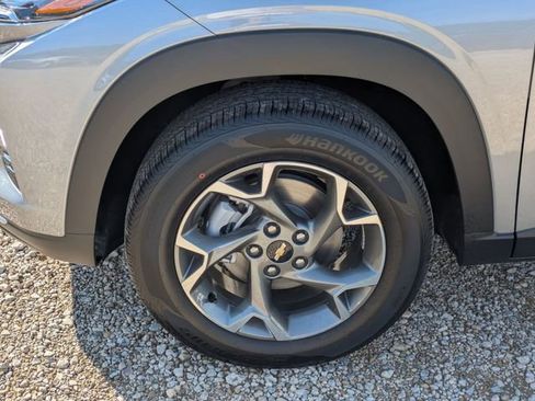 New 2026 Chevrolet Trax LT w/ Driver Confidence Package FWD image 7
