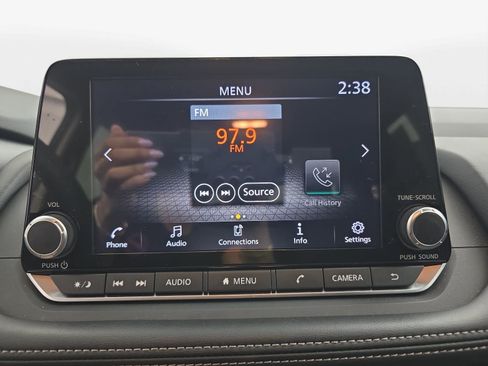 Used 2025 Nissan Rogue S AWD/4WD image 19