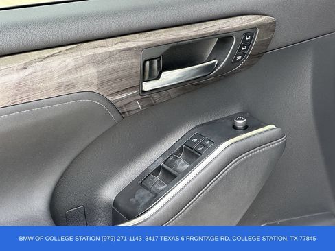 Used 2021 Toyota Highlander Platinum FWD image 11