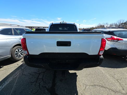 Used 2017 Toyota Tacoma TRD Off-Road image 8