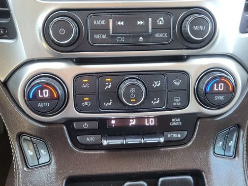 Used 2017 Chevrolet Suburban LT RWD image 43