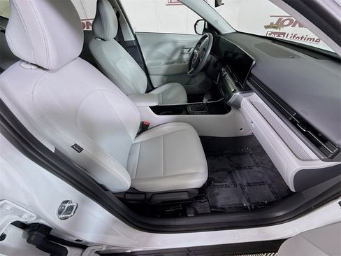 Certified 2025 Hyundai Kona SEL image 29