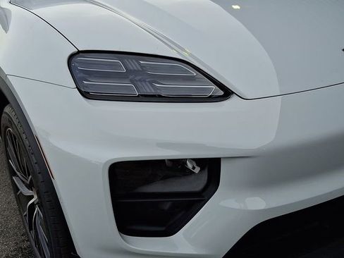 New 2026 Porsche Macan 4 Electric AWD/4WD image 11