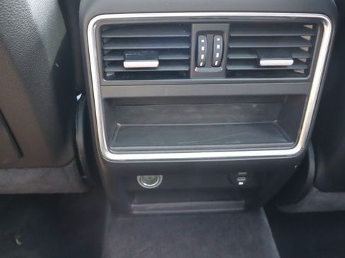 Used 2022 Porsche Cayenne AWD/4WD image 19
