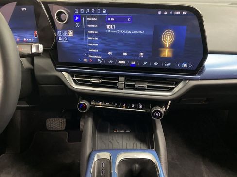 Used 2025 Chevrolet Equinox EV LT w/ Convenience Package image 23