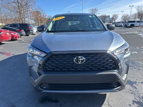 Used 2024 Toyota Corolla Cross L image 2
