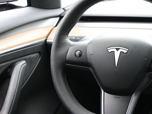 Used 2023 Tesla Model 3 Standard Range image 29