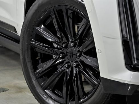 Used 2022 Cadillac Escalade Sport Platinum w/ Heavy-Duty Trailer Package AWD/4WD image 4