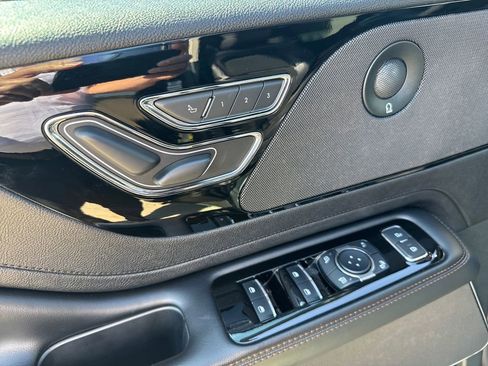 Used 2023 Lincoln Aviator Reserve AWD/4WD image 16