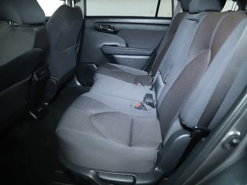 Used 2023 Toyota Highlander L FWD image 14