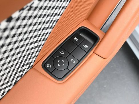 Used 2023 Porsche 911 Sport Classic RWD image 9