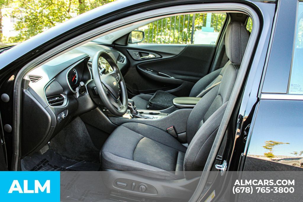 Used 2025 Chevrolet Malibu LT FWD image 16