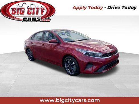 Used 2023 Kia Forte LXS image 1