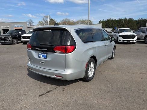 Used 2022 Chrysler Voyager LX FWD image 3