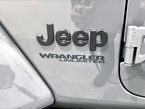 Used 2021 Jeep Wrangler Unlimited Sahara image 25