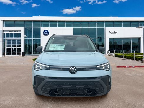 New 2026 Volkswagen Taos SE FWD image 2