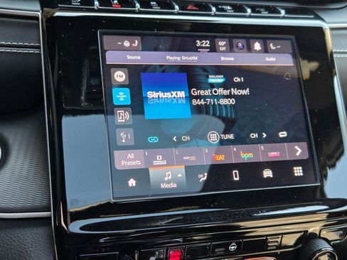Used 2023 Jeep Grand Cherokee Altitude AWD/4WD image 5