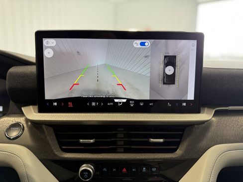 Certified 2025 Ford Explorer Platinum w/ Ultimate Package image 17