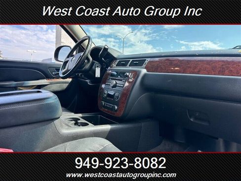 Used 2014 Chevrolet Suburban LT image 9