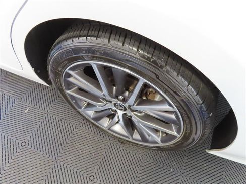 Used 2021 Toyota Camry XLE FWD image 7